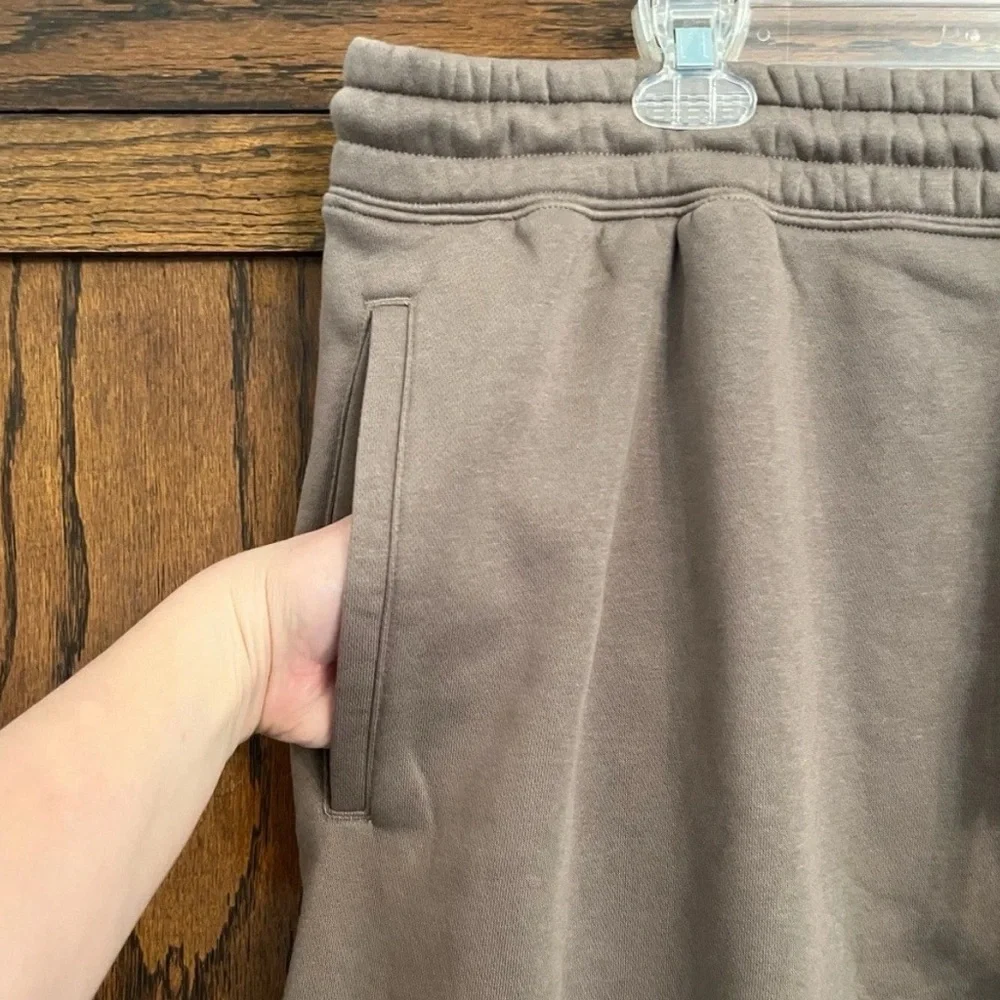 SKIMS Tan Sweatpants - Picture 4 of 7